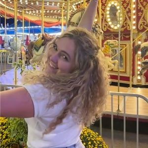 Meet your Posher, Alaina